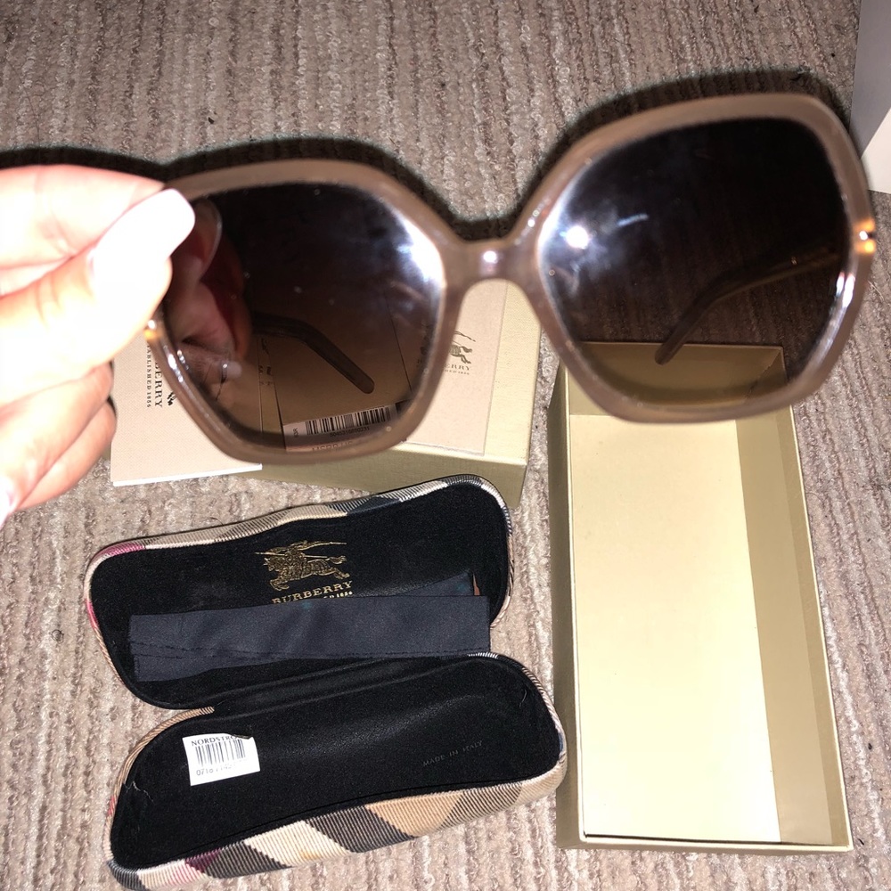 Burberry sunglasses - Picture 3 of 7